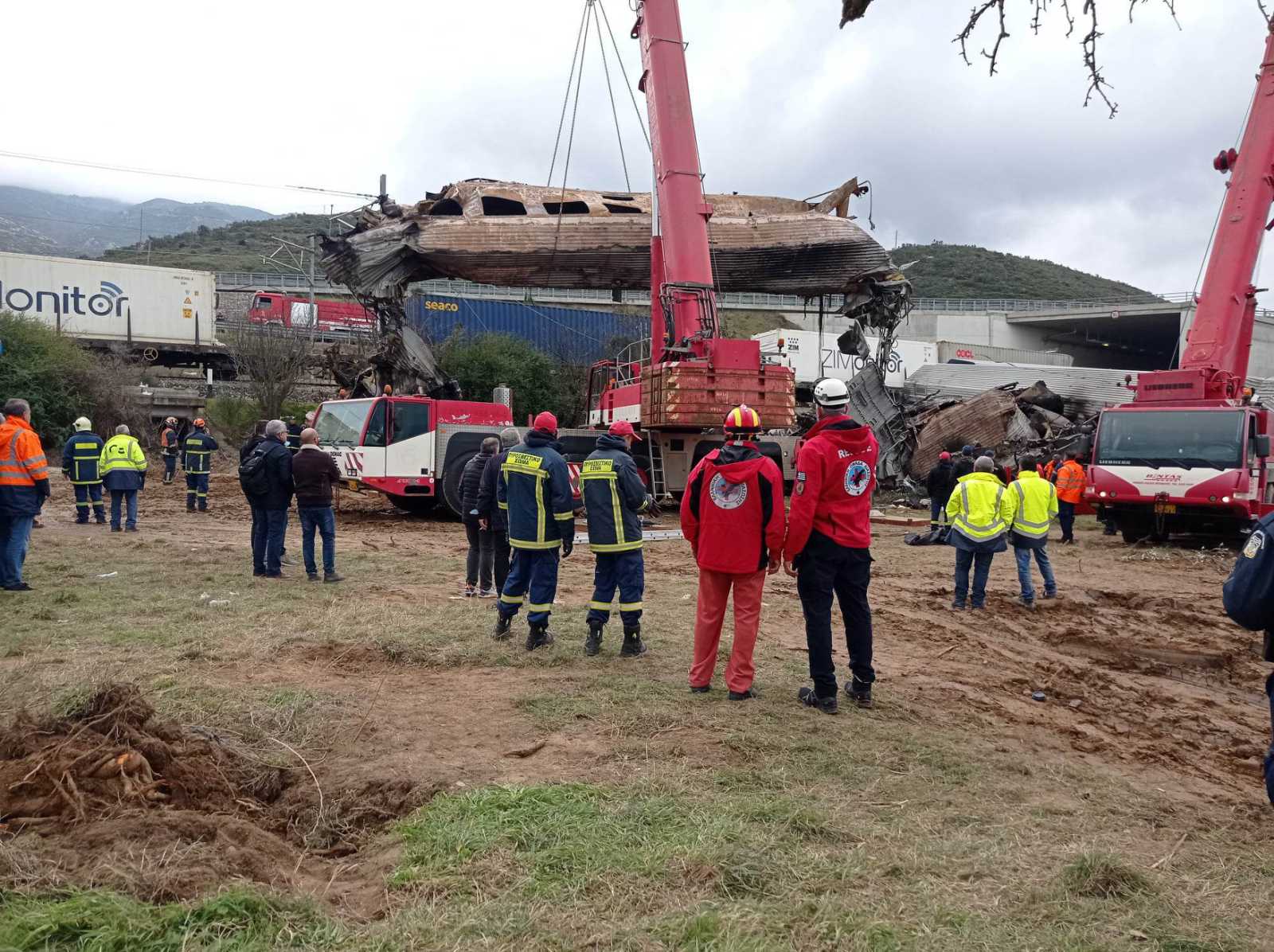 Τραγωδία στα Τέμπη Νιώσαμε ότι βγάζουμε τα παιδιά μας λένε οι διασώστες