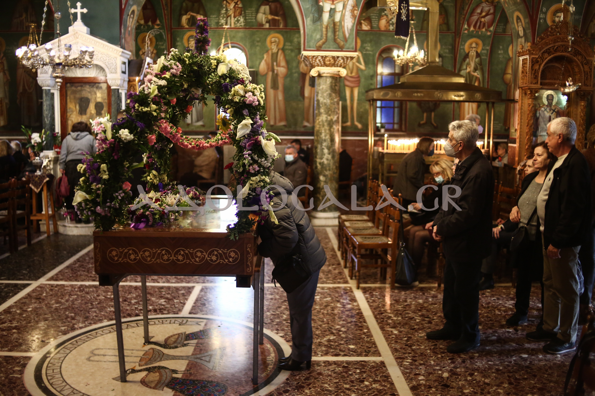 Η Ακολουθία του Επιτάφιου στον Μητροπολιτικό Ιερό Ναό του Αγίου Νικολάου Καισαριανής (Φωτορεπορτάζ)