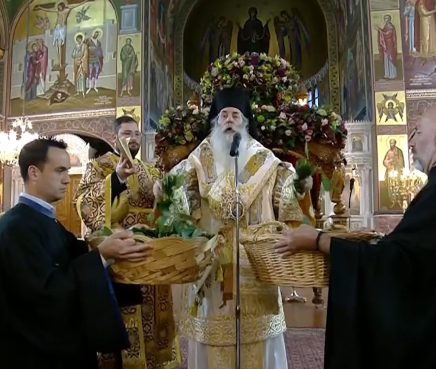Η πρώτη Ανάσταση στην Ιερά Μητρόπολη Πειραιώς