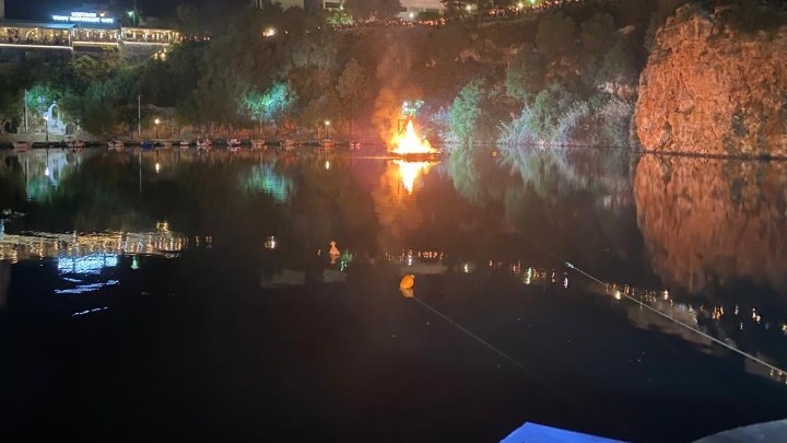 Ηράκλειο Το έθιμο του καψίματος του Ιούδα στη λίμνη του Αγίου Νικολάου