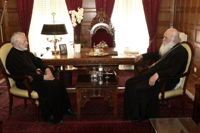 Τετ-α-Τετ Αρχιεπισκόπου Ιερωνύμου με τον Αρχιεπίσκοπο Καναδά Σωτήριο στην Αρχιεπισκοπή Αθηνών 