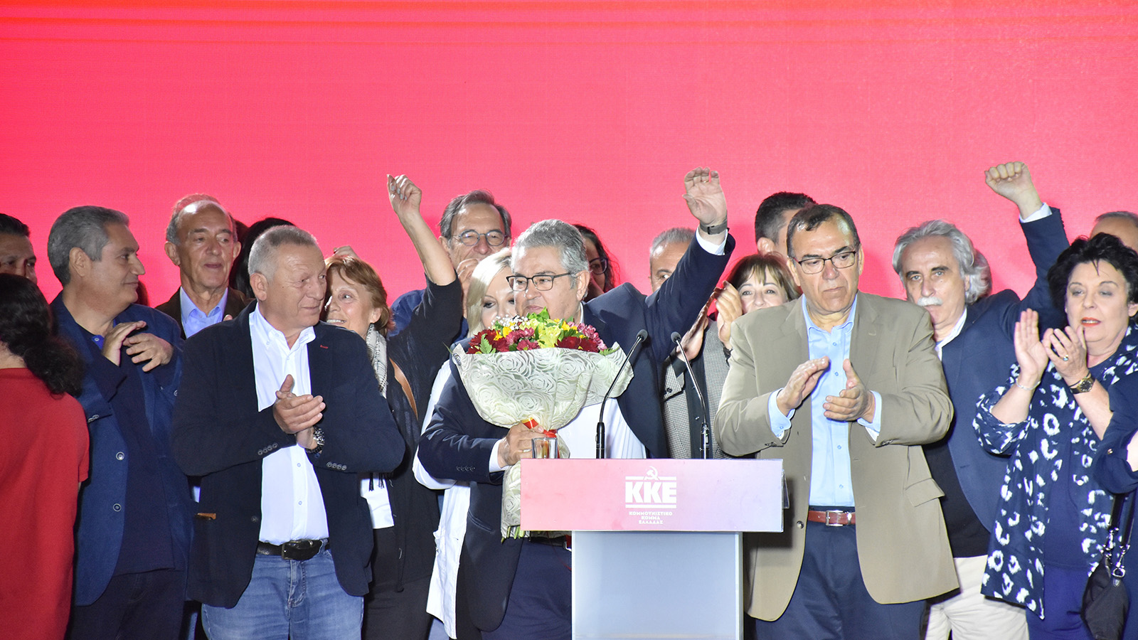 Μεγάλη προεκλογική συγκέντρωση του ΚΚΕ στο Σύνταγμα - «ΤΩΡΑ ΚΚΕ» σχηματίστηκε στην κατακόκκινη πλατεία