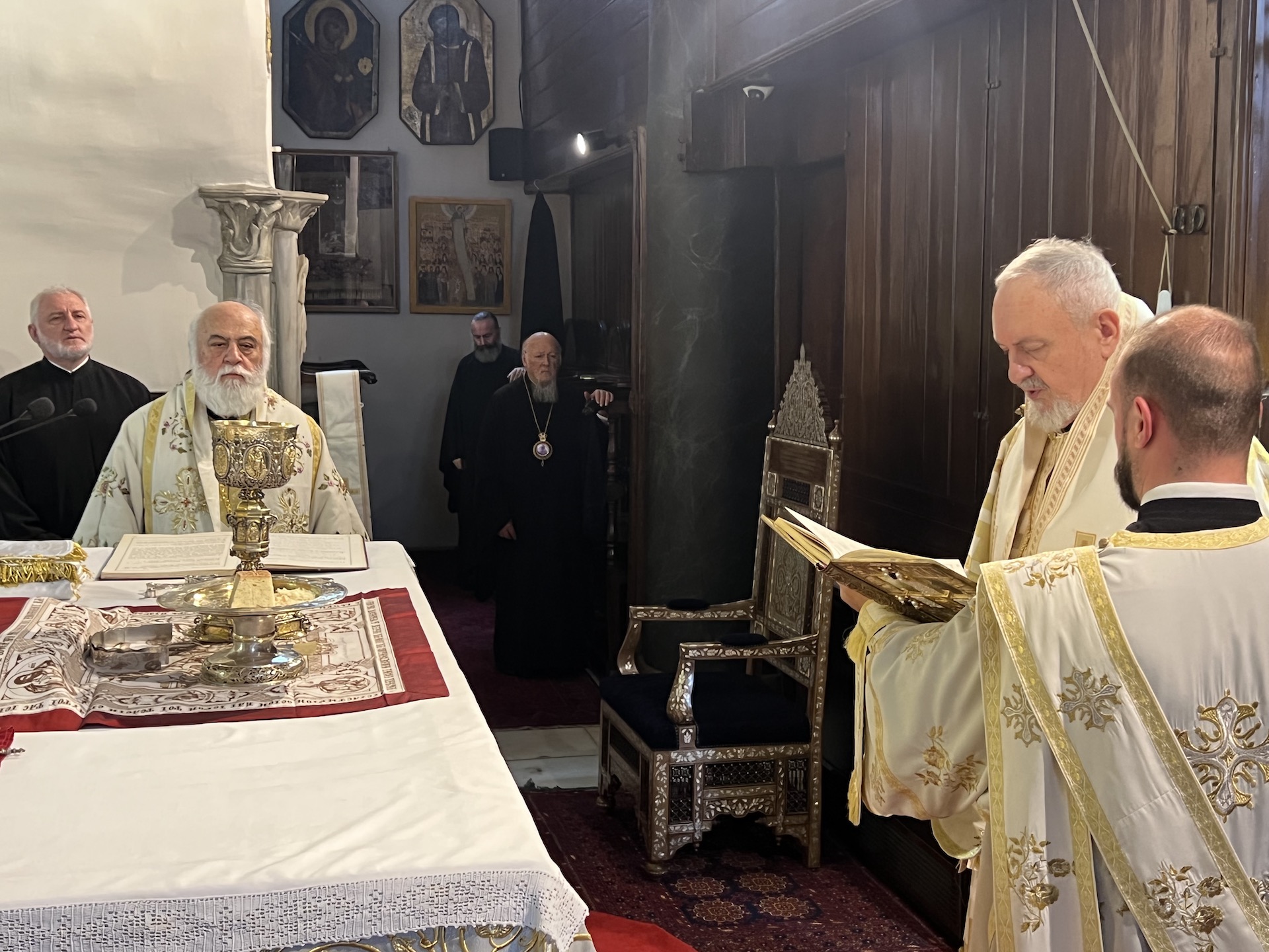 Μνημόσυνο Μητροπολιτών Γέροντος Νικομηδείας Ιωακείμ και Σασίμων Γενναδίου στο Φανάρι 