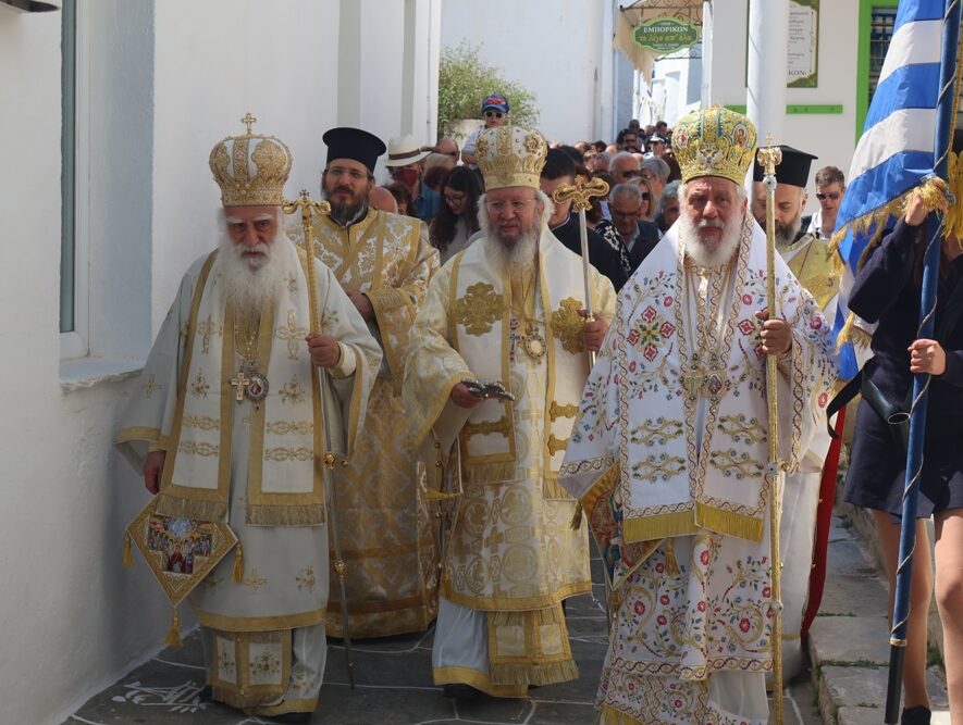 Πανδήμως η Σίφνος τίμησε την Προστάτιδά της Παναγία Χρυσοπηγή
