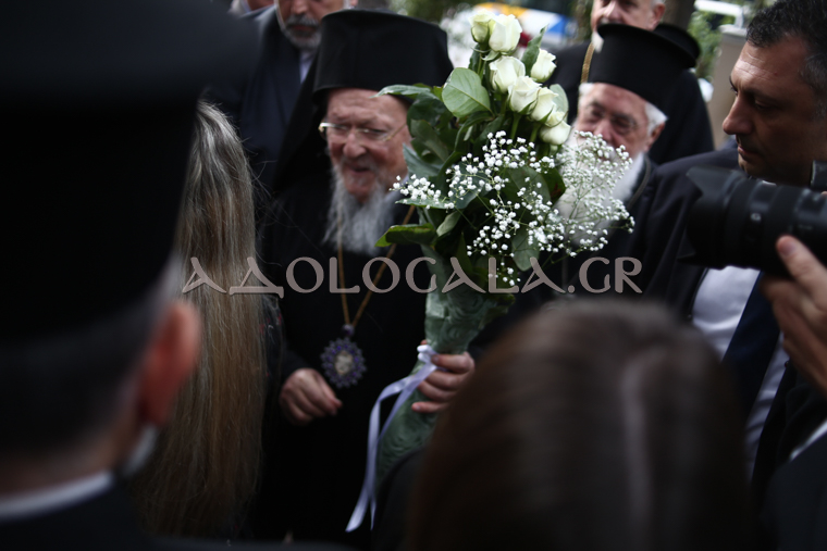 Κυριακάτικη Θεία Λειτουργία για την εορτή των Αγίων Κωνσταντίνου και Ελένης στον Άγιο Νικόλαο Πτωχοκομείου Αθηνών