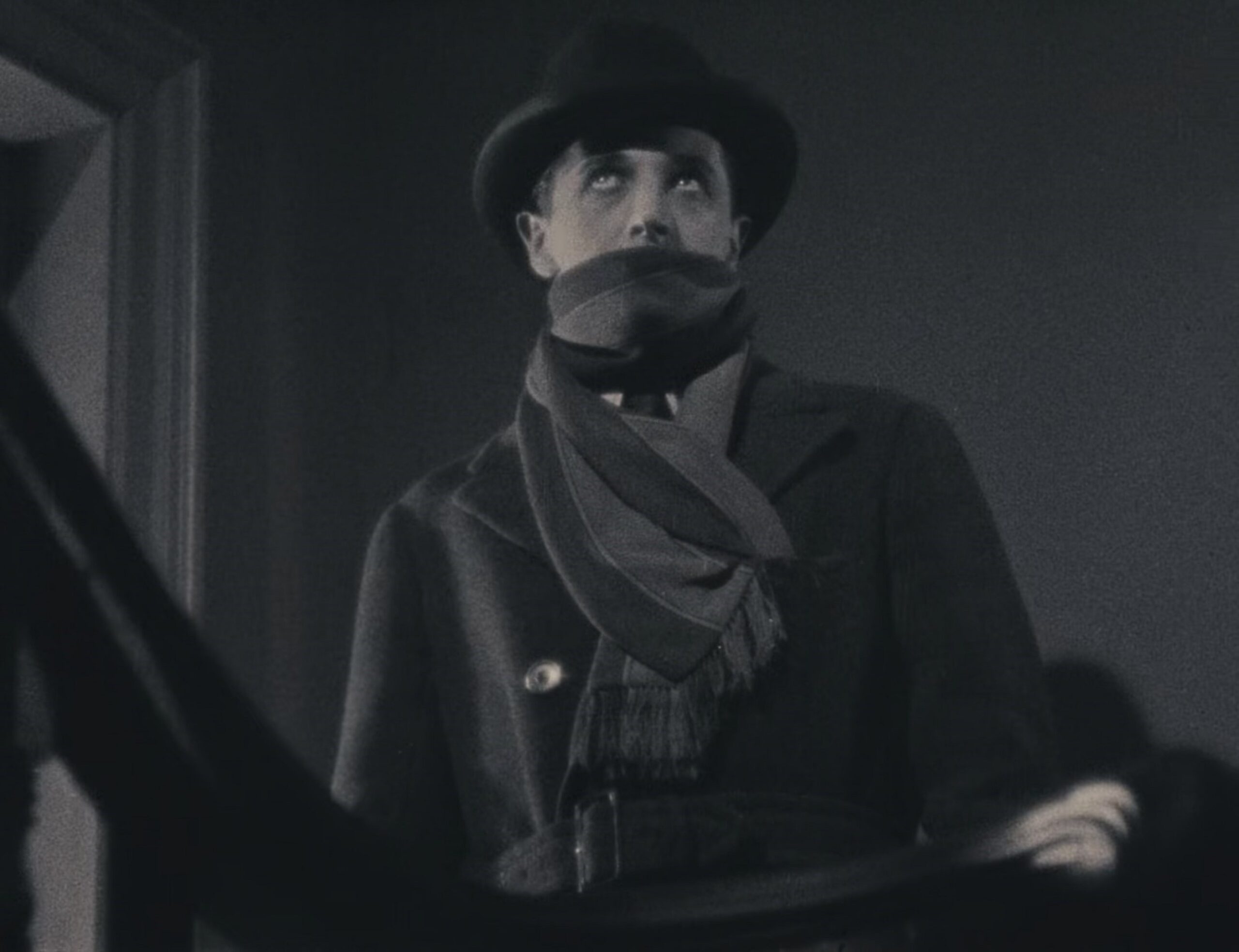 Το The Lodger του Άλφρεντ Χίτσκοκ, με τον Στάθη Άννινο στο κήπο του Μεγάρου Μουσικής Αθηνών 