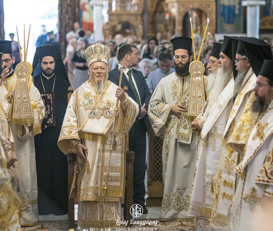 Λαμπρό Πατριαρχικό συλλείτουργο στον Ιερό Ναό Αναλήψεως του Χριστού Βόλου