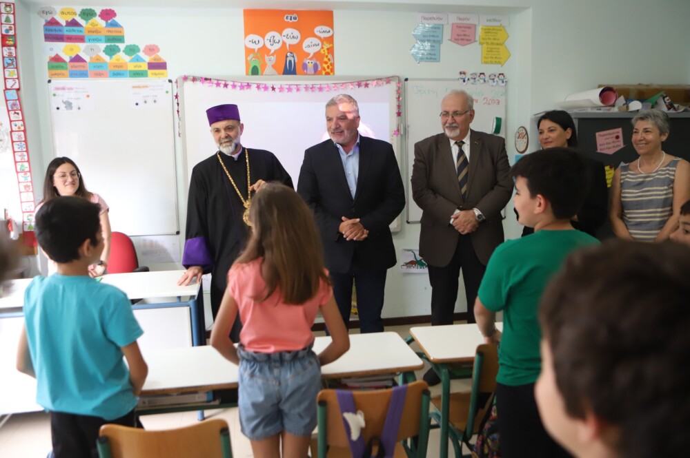 Νίκαια Το αρμένικο δημοτικό σχολείο «Ζαβαριάν» και την Ευαγγελική Αρμένικη Εκκλησία επισκέφθηκε ο Γ. Πατούλης