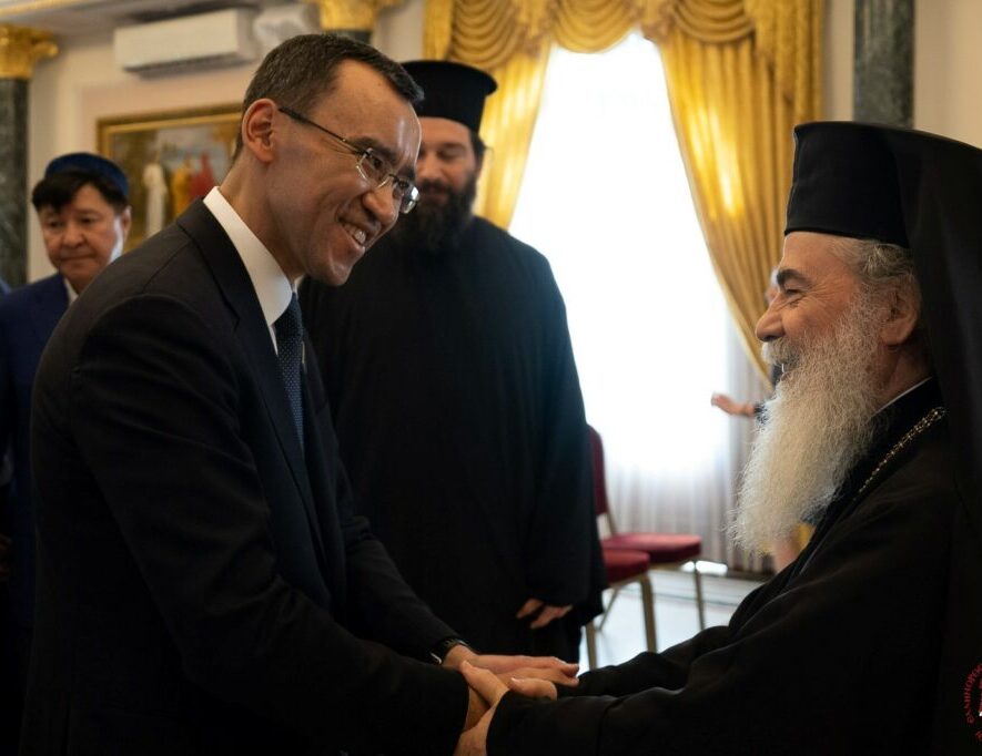 Ο επικεφαλής της γραμματείας παγκοσμίων θρησκευτικών ηγετών στον Πατριάρχη Ιεροσολύμων Θεόφιλο