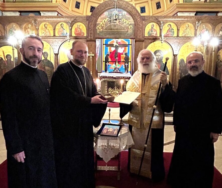 Παράδοση Ιερών Λειψάνων από τον Πατριάρχη Αλεξανδρείας Θεόδωρο στον Μητροπολίτη Μιχαλουπόλεως Γεώργιο