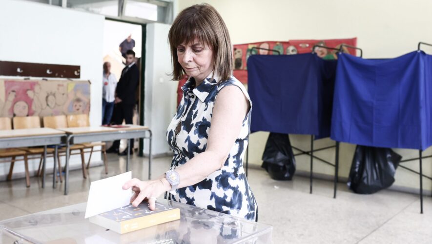 Στην Αθήνα άσκησε το εκλογικό της δικαίωμα η Πρόεδρος της Δημοκρατίας Κατερίνα Σακελλαροπούλου