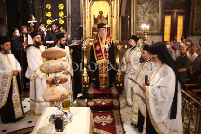 ΦΩΤΟΡΕΠΟΡΤΑΖ: Ο Μητροπολίτης Ελευθερουπόλεως Χρυσόστομος στον πανηγυρίζοντα Άγιο Παύλο οδού Ψαρών 