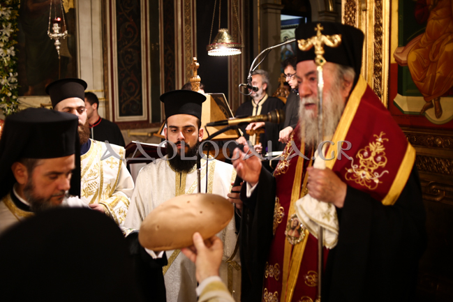 ΦΩΤΟΡΕΠΟΡΤΑΖ: Ο Μητροπολίτης Ελευθερουπόλεως Χρυσόστομος στον πανηγυρίζοντα Άγιο Παύλο οδού Ψαρών 