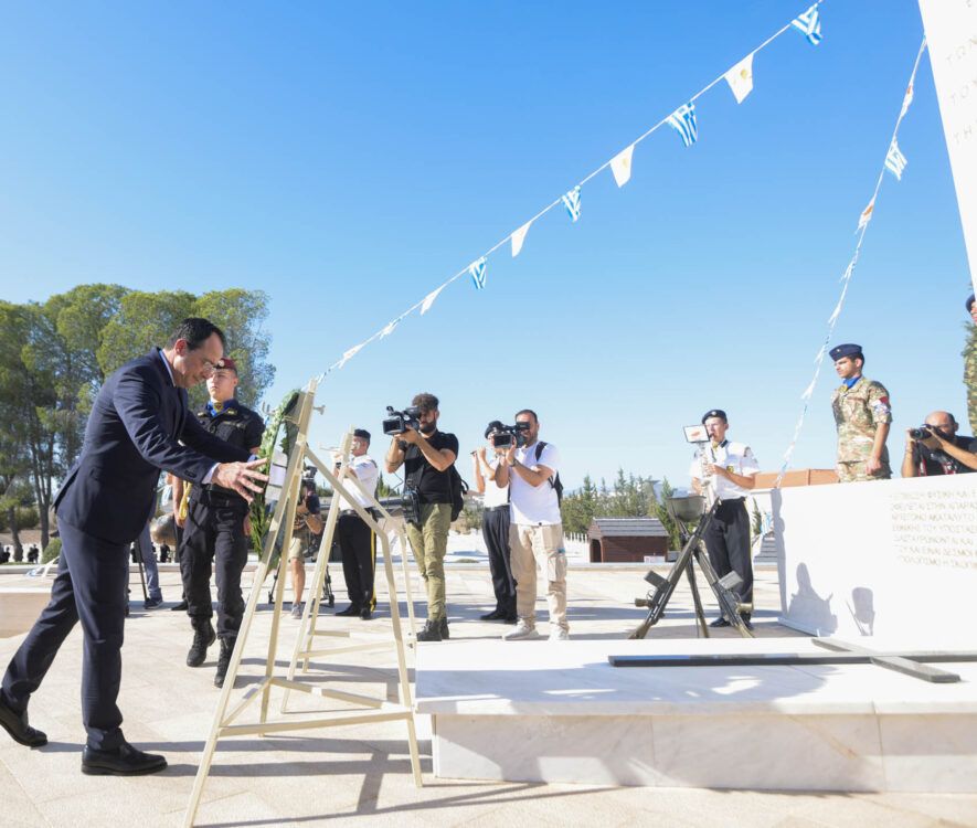 O Πρόεδρος της Δημοκρατίας παρέστη στην επιμνημόσυνη δέηση στον Τύμβο της Μακεδονίτισσας