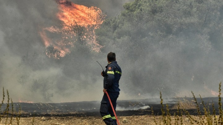 Συνεχίζεται η μάχη με τις φλόγες σε Κέρκυρα και Ρόδο - Στην Αντεισαγγελέα εφετών η υπόθεση της φωτιάς στη Ρόδο