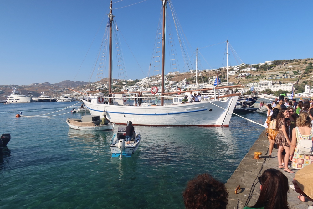 Σύρος Τον Αγιασμό του Ιστιοφόρου «Ευαγγελίστρια» τέλεσε ο Μητροπολίτης Δωρόθεος