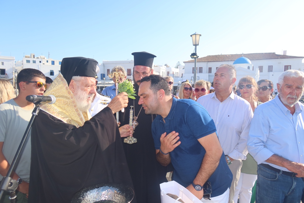 Σύρος Τον Αγιασμό του Ιστιοφόρου «Ευαγγελίστρια» τέλεσε ο Μητροπολίτης Δωρόθεος