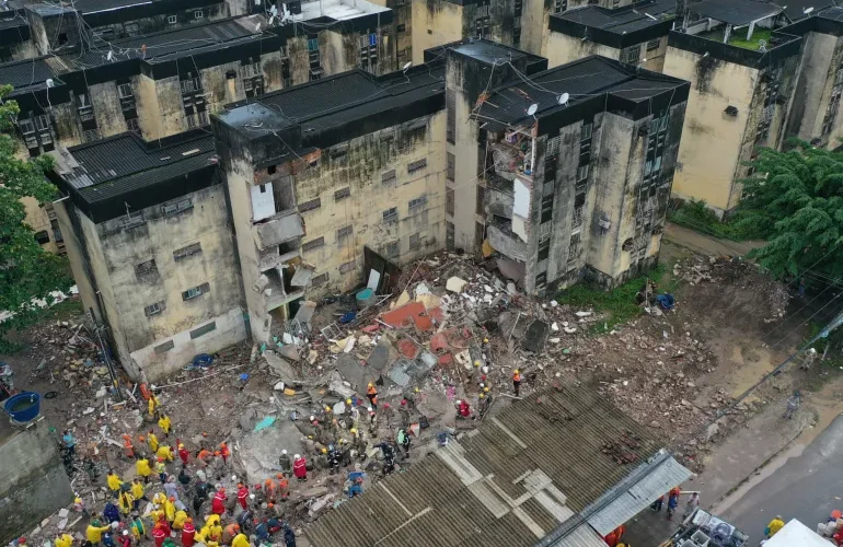 Τουλάχιστον 8 νεκροί από κατάρρευση πολυκατοικίας στη Βραζιλία