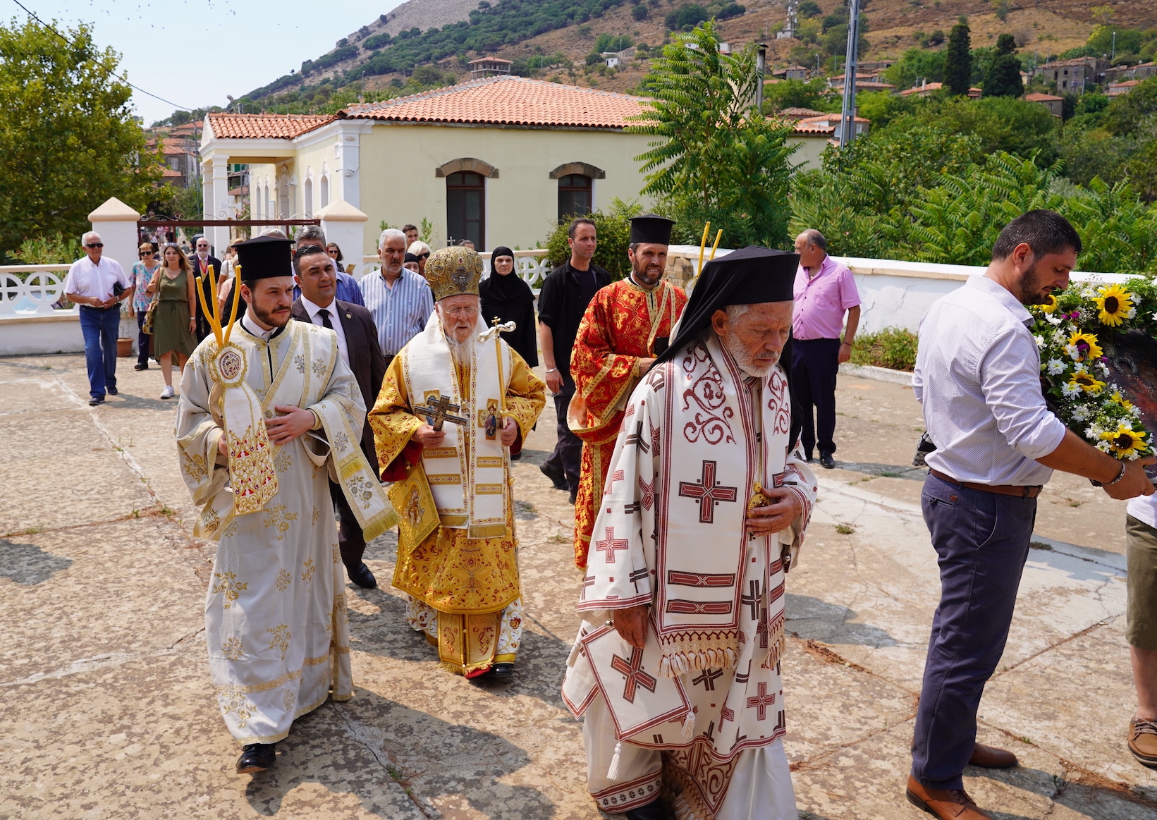 Η Απόδοση της εορτής της Κοιμήσεως της Θεοτόκου στο χωριό του Οικουμενικού Πατριάρχη