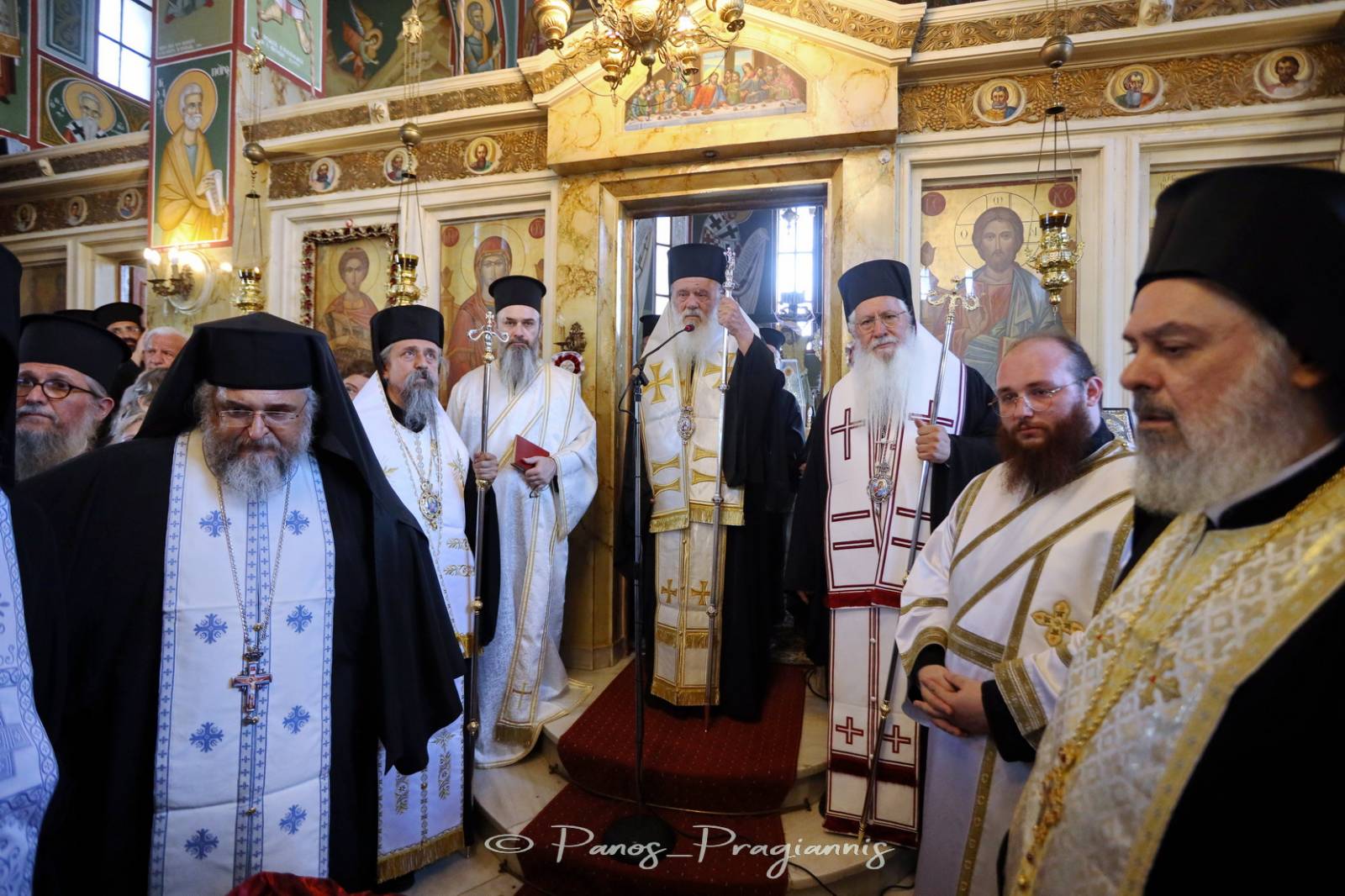 Μια λαοθάλασσα πιστών προέπεμψε στην αιωνιότητα το πνευματικό παιδί του Αγίου Βησσαρίωνος του Αγαθωνίτη