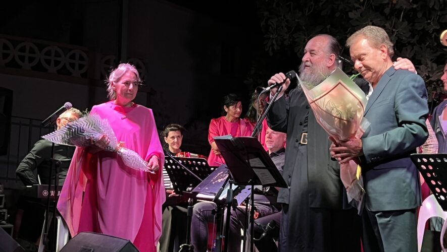 Συναυλία του Μανώλη Μητσιά παρακολούθησε ο Παναγιώτατος Οικουμενικός Πατριάρχης