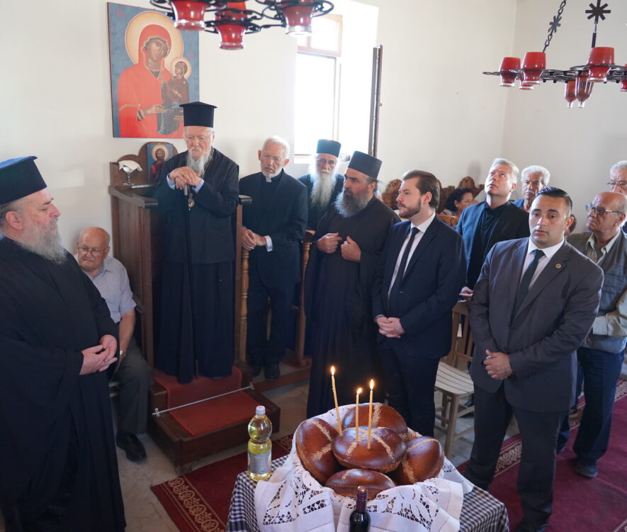 Οικουμενικός Πατριάρχης και Αρχιεπίσκοπος Καναδά συμπροσευχόμενοι στην Θ. Λειτουργία στο Σχοινούδι Ίμβρου