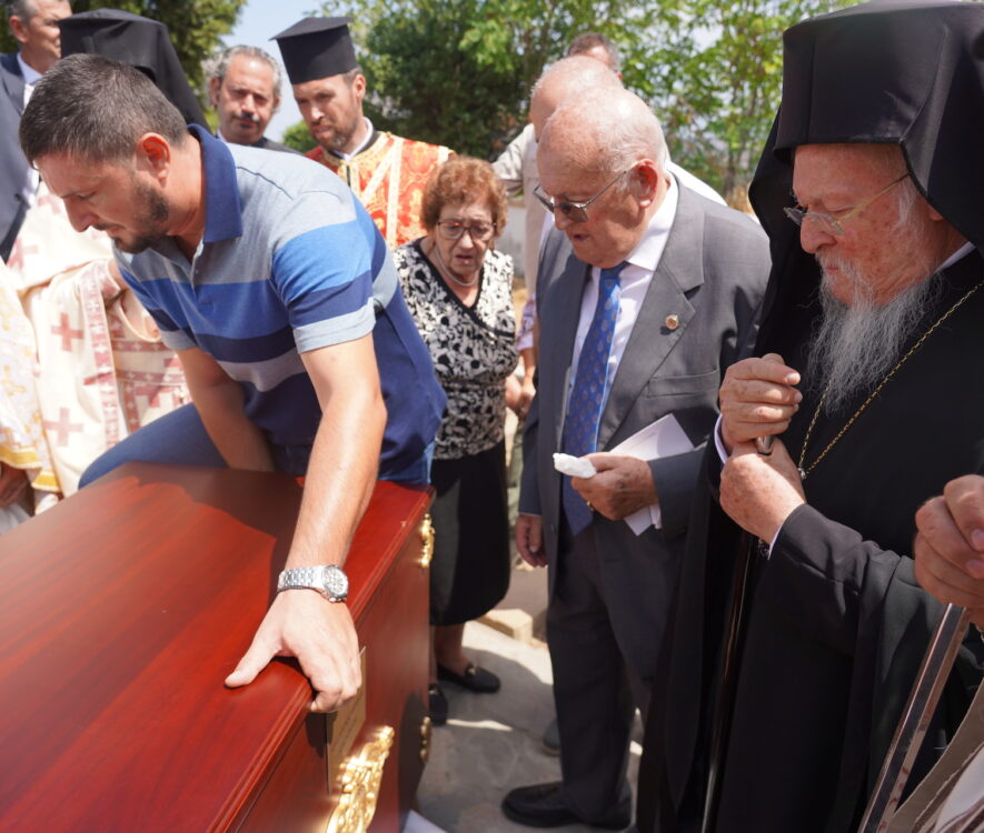 Στην Ίμβρο από την Χαλκηδόνα μεταφέρθηκαν τα λείψανα των γονέων του Οικουμενικού Πατριάρχη