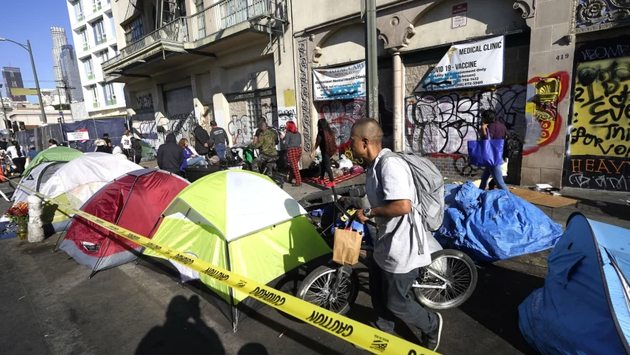 Eισαγγελέας μήνυσε την πρωτεύουσα της Καλιφόρνια για αποτυχία να καθαρίσει καταυλισμούς αστέγων