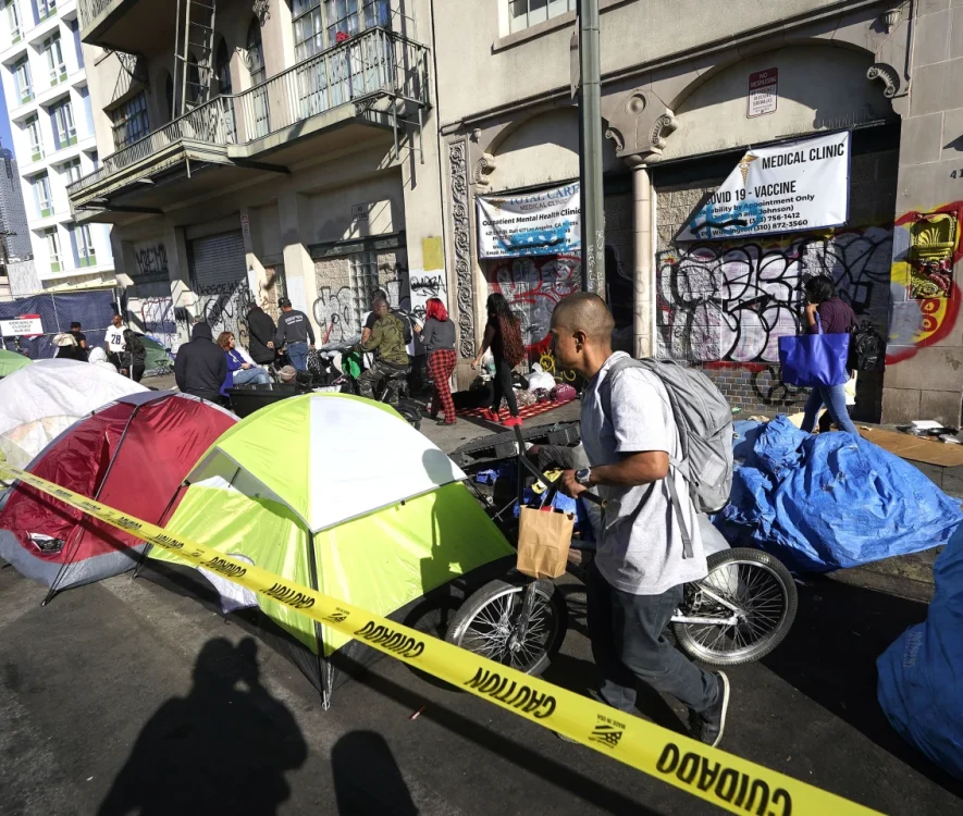 Eισαγγελέας μήνυσε την πρωτεύουσα της Καλιφόρνια για αποτυχία να καθαρίσει καταυλισμούς αστέγων
