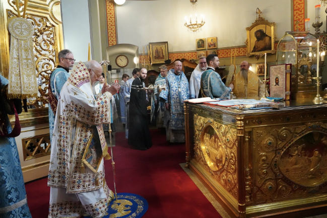 Πλήθος πιστών στην Πατριαρχική Θεία Λειτουργία στο Ελσίνκι της Φινλανδίας 