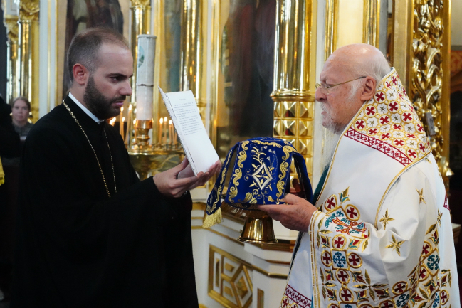 Πλήθος πιστών στην Πατριαρχική Θεία Λειτουργία στο Ελσίνκι της Φινλανδίας 