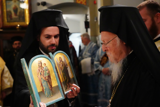 Πλήθος πιστών στην Πατριαρχική Θεία Λειτουργία στο Ελσίνκι της Φινλανδίας 