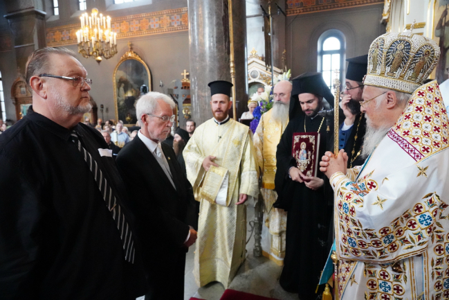 Πλήθος πιστών στην Πατριαρχική Θεία Λειτουργία στο Ελσίνκι της Φινλανδίας 