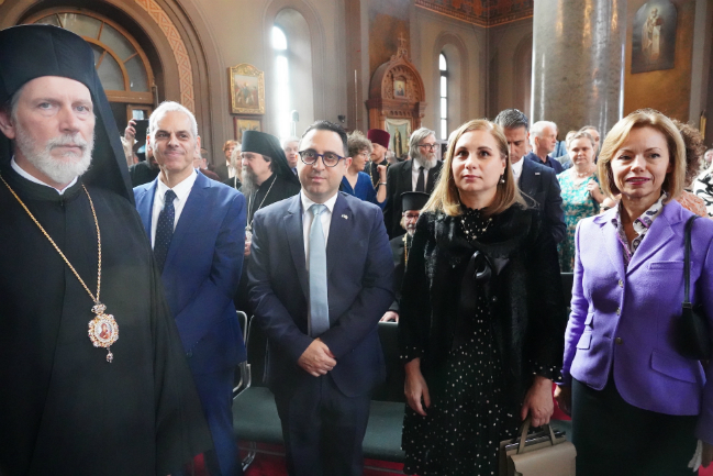 Πλήθος πιστών στην Πατριαρχική Θεία Λειτουργία στο Ελσίνκι της Φινλανδίας 