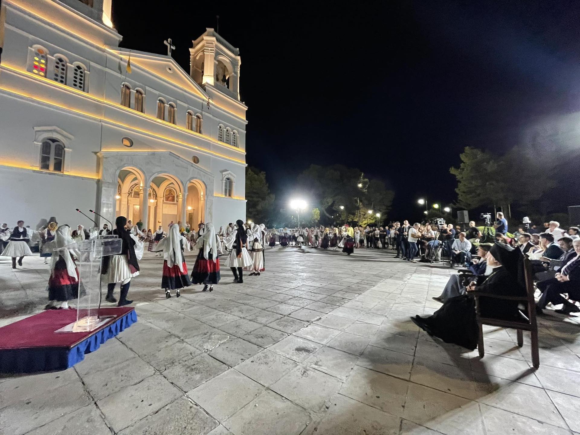 Βαρθολομαίος παρευρέθηκε σε εκδήλωση με παραδοσιακούς χορούς