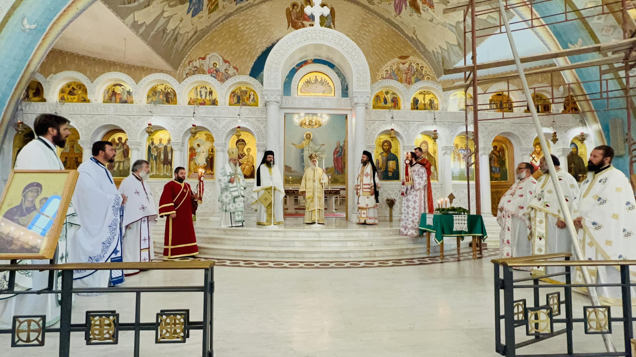 Η εορτή της Υψώσεως του Τιμίου Σταυρού στον καθεδρικό ναό της Αναστάσεως στα Τίρανα 