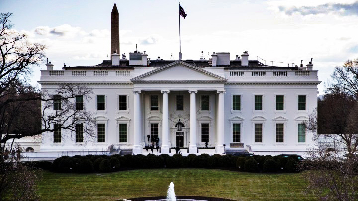 Ο Λευκός Οίκος προειδοποιεί εναντίον του κινδύνου δημοσιονομικής παράλυσης των ΗΠΑ προσεχώς