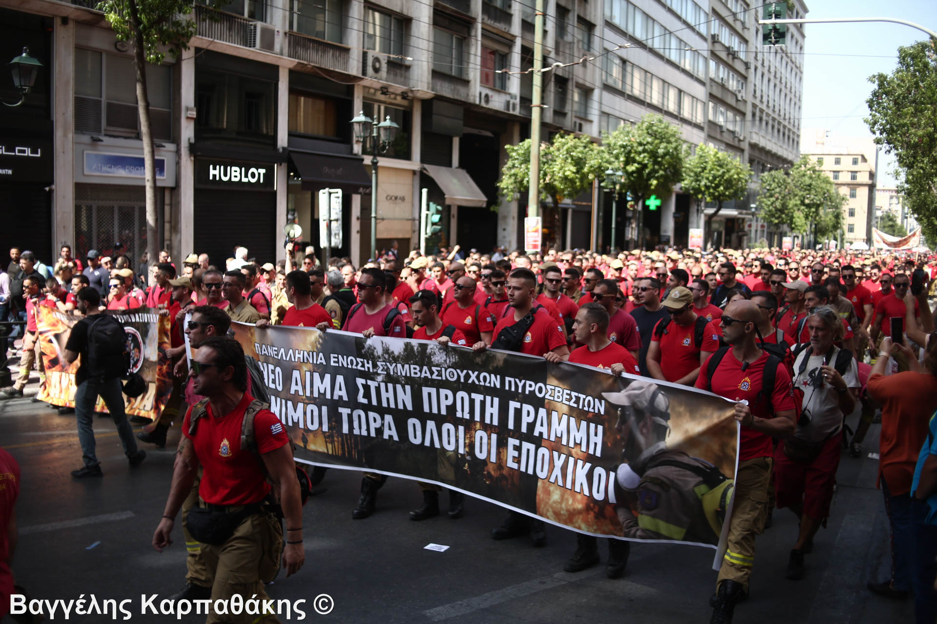 ΦΩΤΟΡΕΠΟΡΤΑΖ: Εκατοντάδες διαδηλωτές στο κέντρο της Αθήνας ενάντια στο εργασιακό νομοσχέδιο της Κυβέρνησης