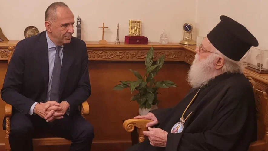 Συνάντηση του Έλληνα ΥΠΕΞ με τον Αρχιεπίσκοπο Αλβανίας Αναστάσιο
