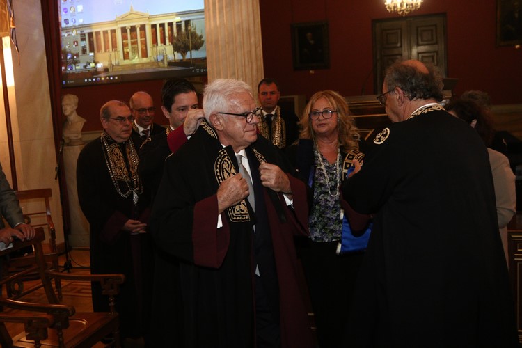Ο Αρχιεπίσκοπος στην συνεδρία υποδοχής του Καθηγητή κ. Πασχάλη Κιτρομηλίδη ως τακτικού μέλους της Ακαδημίας Αθηνών
