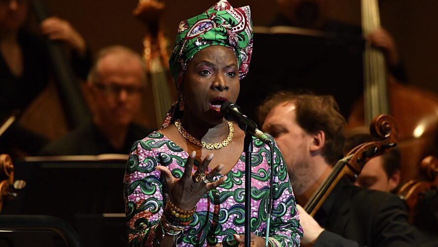 Cosmos Angelique Kidjo «Η πρώτη ντίβα της Αφρικής» στην Αίθουσα Σταύρος Νιάρχος