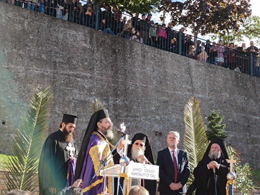 Με επισημότητα η ενθρόνιση του νέου Μητροπολίτη Παραμυθίας Σεραπίωνα