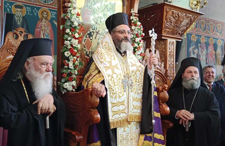 Με επισημότητα η ενθρόνιση του νέου Μητροπολίτη Παραμυθίας Σεραπίωνα