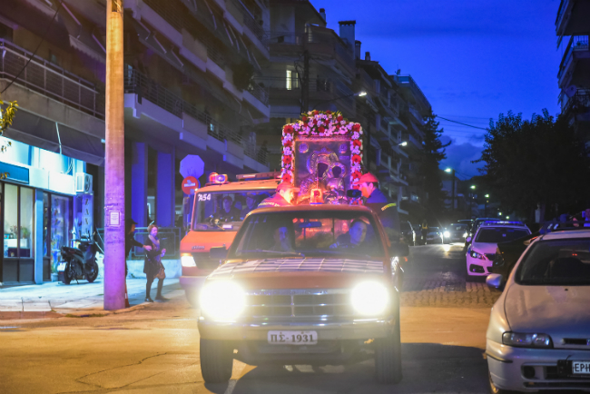 Πάνδημος υποδοχή της ιεράς εικόνος της Θεοτόκου της «Εικοσιφοινίσσης» στις Σέρρες
