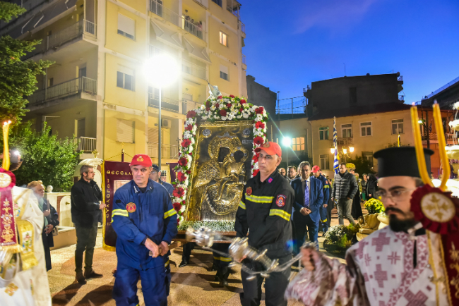 Πάνδημος υποδοχή της ιεράς εικόνος της Θεοτόκου της «Εικοσιφοινίσσης» στις Σέρρες