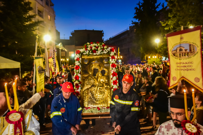 Πάνδημος υποδοχή της ιεράς εικόνος της Θεοτόκου της «Εικοσιφοινίσσης» στις Σέρρες