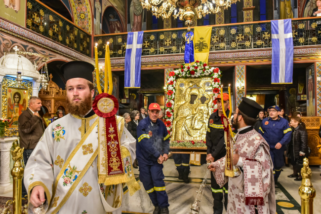 Πάνδημος υποδοχή της ιεράς εικόνος της Θεοτόκου της «Εικοσιφοινίσσης» στις Σέρρες