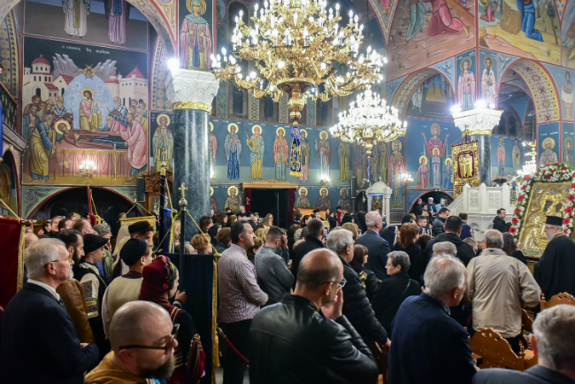 Πάνδημος υποδοχή της ιεράς εικόνος της Θεοτόκου της «Εικοσιφοινίσσης» στις Σέρρες