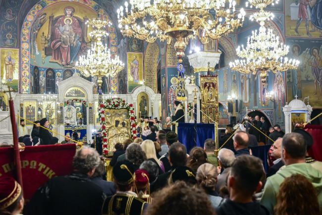 Πάνδημος υποδοχή της ιεράς εικόνος της Θεοτόκου της «Εικοσιφοινίσσης» στις Σέρρες