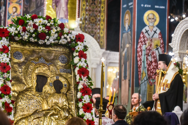 Πάνδημος υποδοχή της ιεράς εικόνος της Θεοτόκου της «Εικοσιφοινίσσης» στις Σέρρες